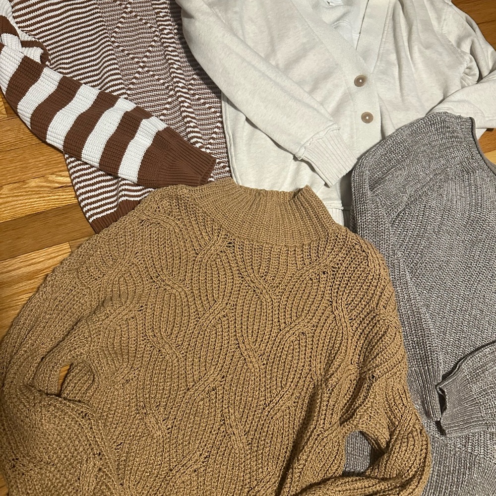 4 sweaters - Picture 7 of 7